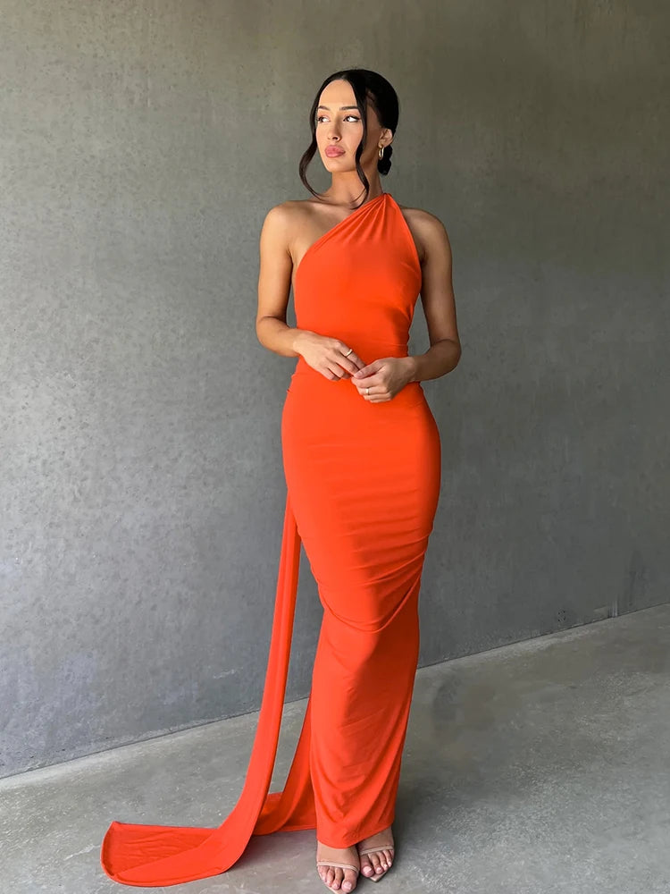 Lunéra Curve – One-Shoulder Backless Maxi Dress with a Sculpted Ruched Silhouette