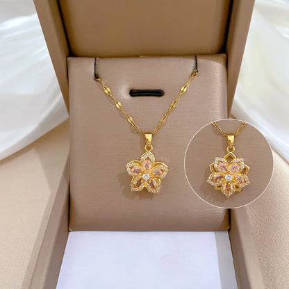 LunaFlower - Necklace With Rotating Petals