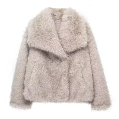 Velouré Coat – Plush Faux-Fur Outerwear with a Soft, Modern Winter Silhouette