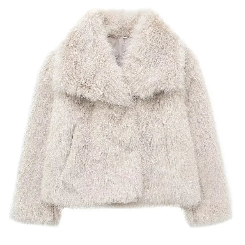 Velouré Coat – Plush Faux-Fur Outerwear with a Soft, Modern Winter Silhouette