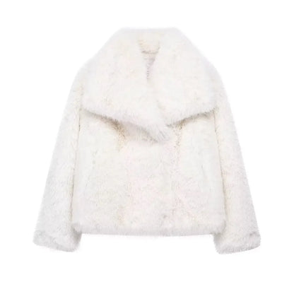 Velouré Coat – Plush Faux-Fur Outerwear with a Soft, Modern Winter Silhouette