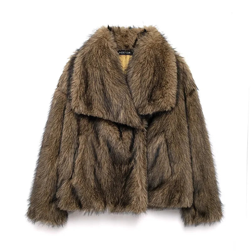 Velouré Coat – Plush Faux-Fur Outerwear with a Soft, Modern Winter Silhouette