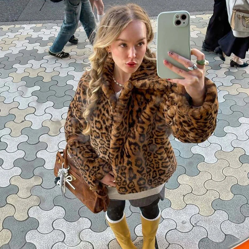 Velouré Coat – Plush Faux-Fur Outerwear with a Soft, Modern Winter Silhouette